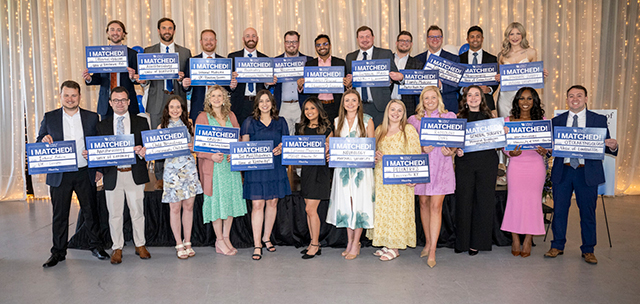 UK College of Medicine-Bowling Green students pose for a picture on Match Day