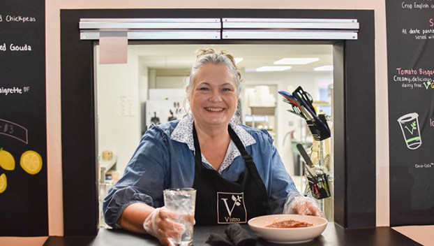 Melinda Whitfield Gilbert serves up spaghetti marinara Friday at 937 College St. in her new vegetarian and vegan restaurant Vistro. (Photo by David Mamaril Horowitz.)