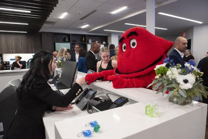 Ribbon cut on first Fifth Third branch in Bowling Green