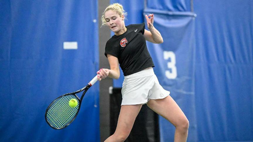 North Alabama beats visiting Lady Tops 4-0